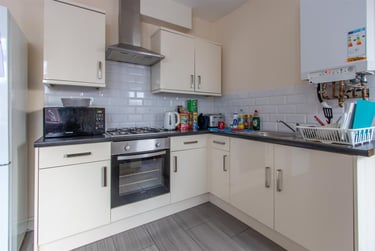 3 bed house, Mackintosh Place, Cathays, Cardiff, CF244RP - Image 2